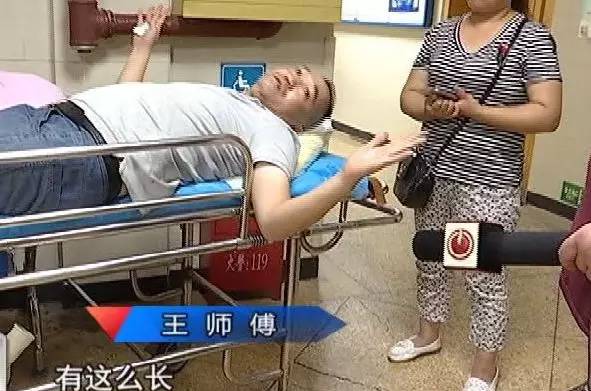 男子被大狗撞翻致右腿骨折 协商未果狗主人离开