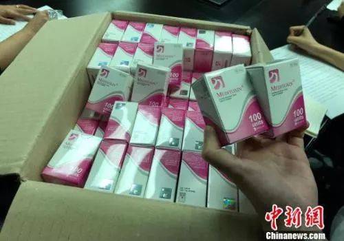 图为警方查获的假冒美容药品“粉毒”。刘相琳摄