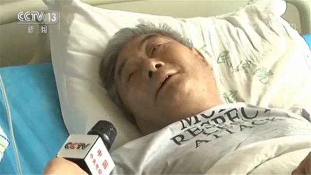 内蒙古三车相撞事故致6死38伤 伤者讲述惊魂一幕