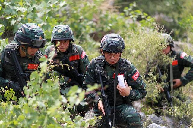 山区练精兵天津武警“魔鬼周”野外极限训练