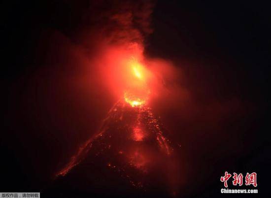 菲律宾马荣火山24小时内发生16次火山地震和岩崩