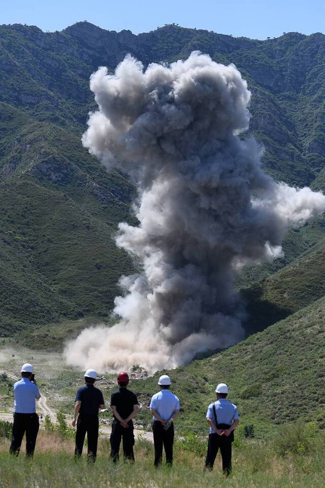 北京市公安局集中销毁废旧爆炸物品