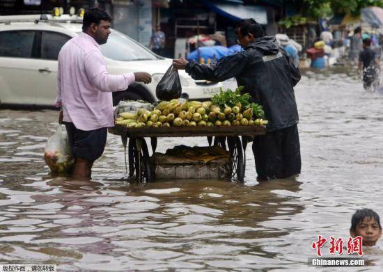 印度西部水库发生垮坝事故 造成6人死亡18人失踪