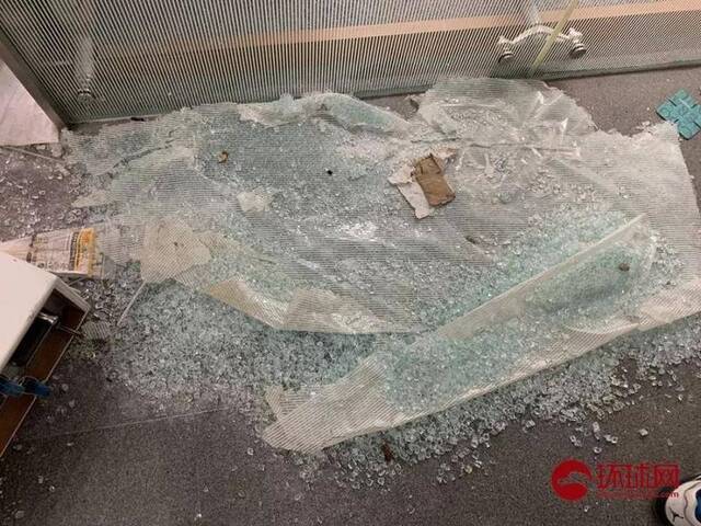 香港警方拘捕11男1女 被拘捕者涉嫌袭警等罪行