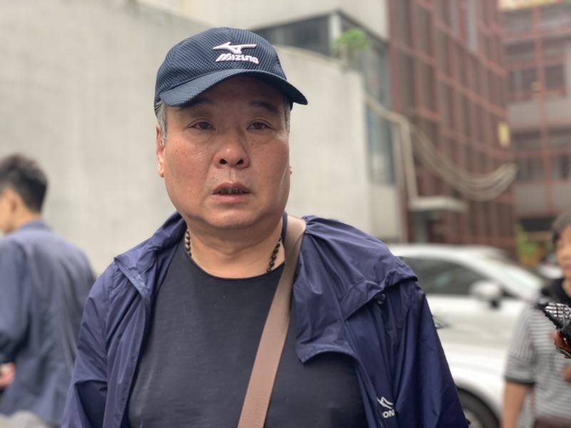 “杀妻藏尸案”追踪：被害人家属带判决前往墓地