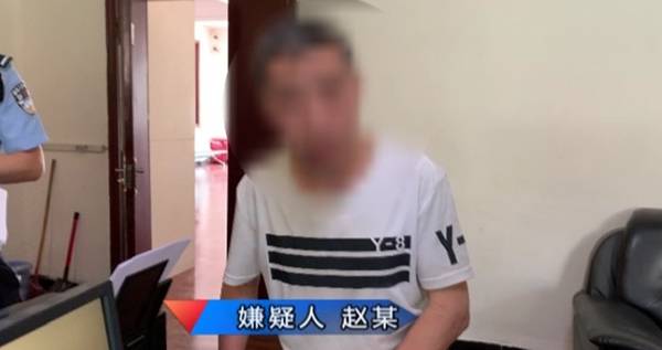 女子街头被男子迎面打一拳 打人者有这些前科(图)