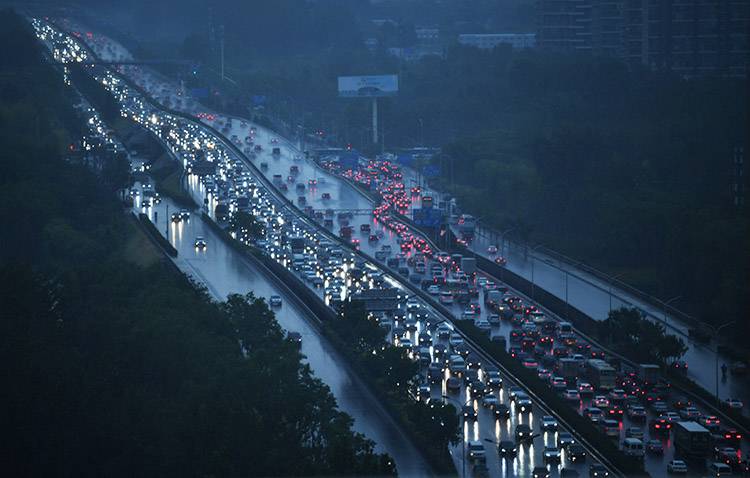 ​京城“退烧”雷阵雨傍晚来袭组图