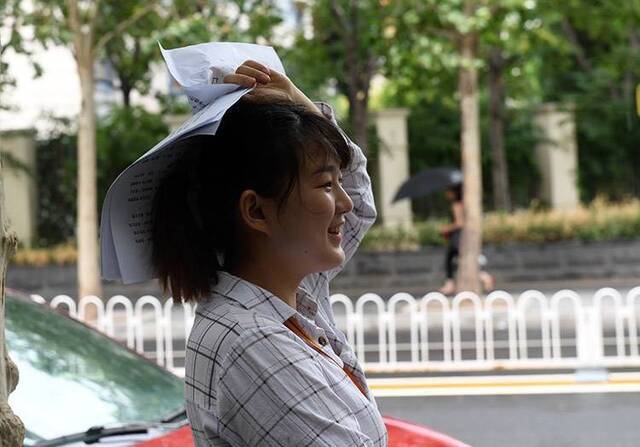 ​京城“退烧”雷阵雨傍晚来袭组图