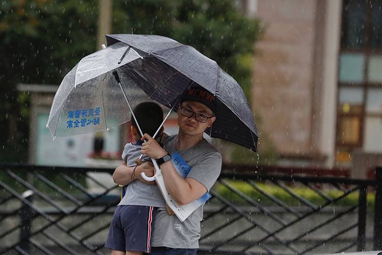 ​京城“退烧”雷阵雨傍晚来袭组图