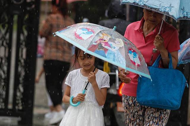 ​京城“退烧”雷阵雨傍晚来袭组图