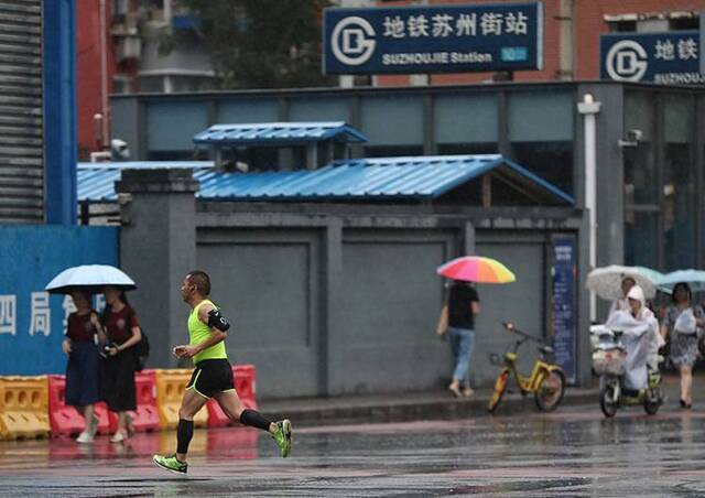 ​京城“退烧”雷阵雨傍晚来袭组图