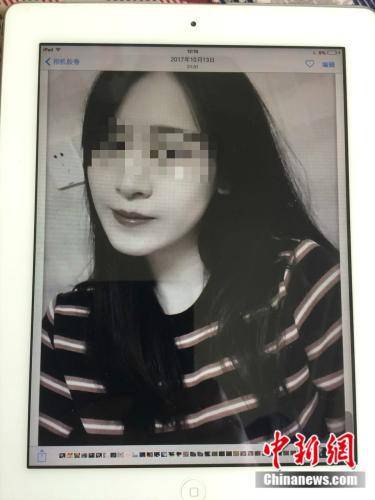 杨敢连将女儿杨俪萍照片存在ipad里。杨敢连供图