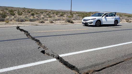 美国加州6.4级地震引发159次余震：道路断裂(图)