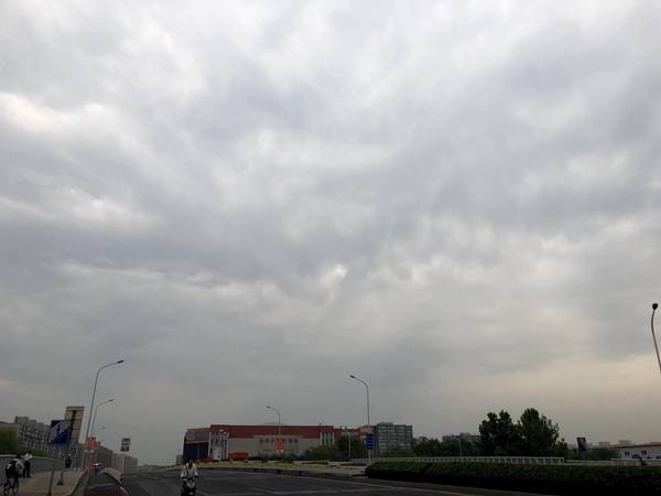 今日北京雨水来“退烧”雷暴大风“光顾”