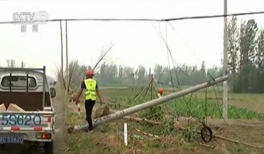 我国多地遭强对流天气 冰雹比鸡蛋还大，房子砸的全是洞