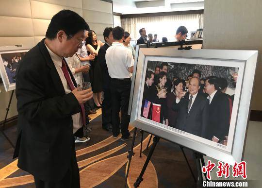 庆祝中美建交四十周年酒会暨图片展在纽约举行