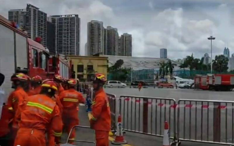 深圳市体育中心坍塌已致1死，曾因场馆不满足要求而改造