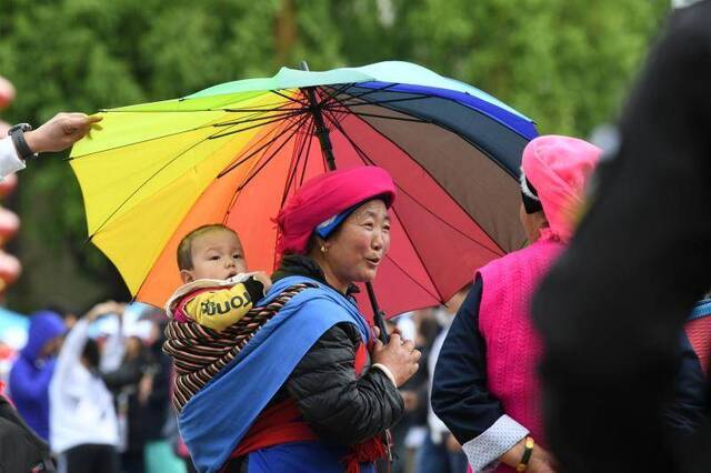 全国750名医疗专家和志愿者在迪庆州爱心巡访