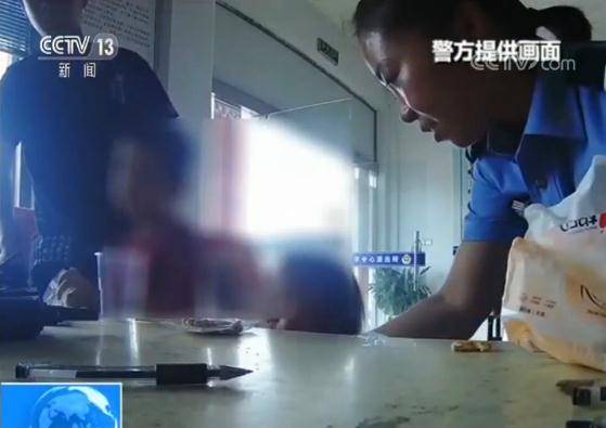 6岁男童带2岁妹妹出门后迷路 民警助其回家