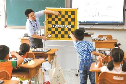 在定点供餐、突发处置等方面制定严格制度 全市556个小学生爱心暑托班开班