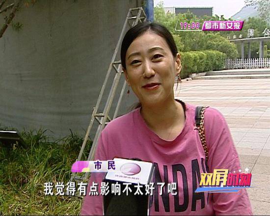 年轻妈妈公交车上哺乳被拍 拍照者连发三四个群