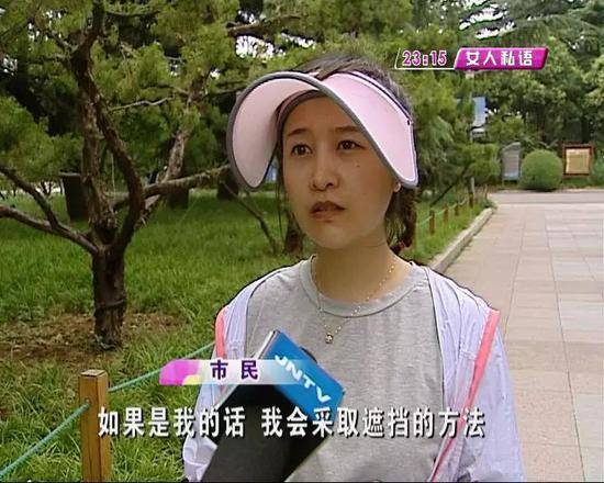 年轻妈妈公交车上哺乳被拍 拍照者连发三四个群