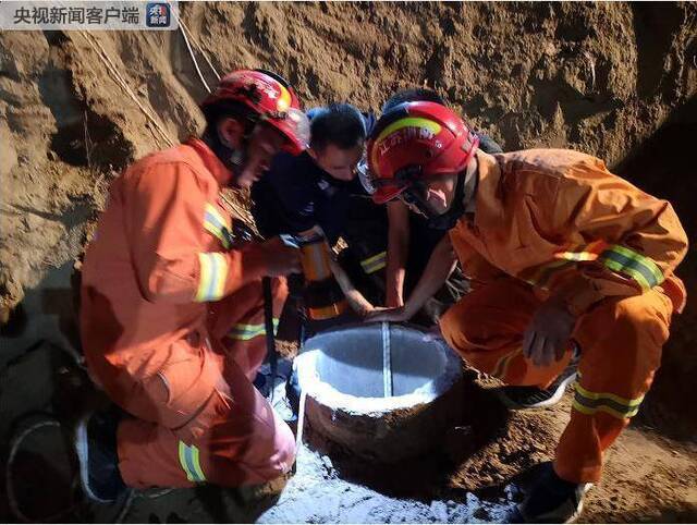 江苏沛县一2岁幼童掉入机井 多部门正在全力救援中