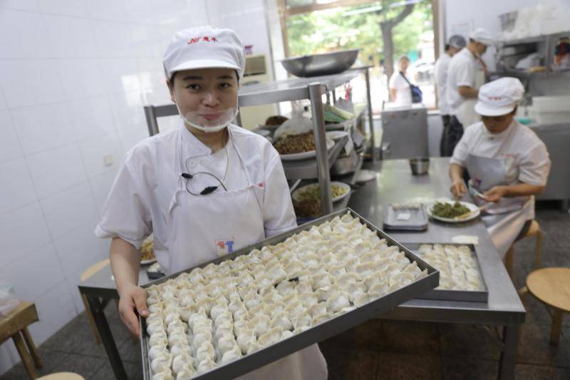 头伏将到，老字号去暑水饺受热捧