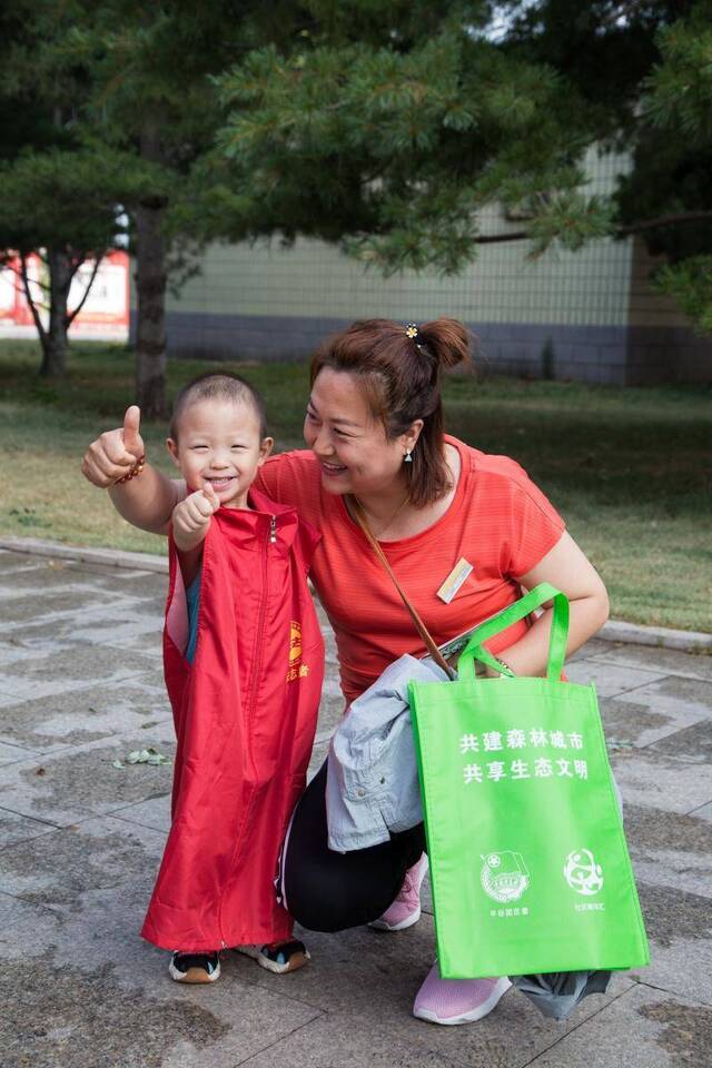 “苦雨”十年 志愿者数量增长百倍