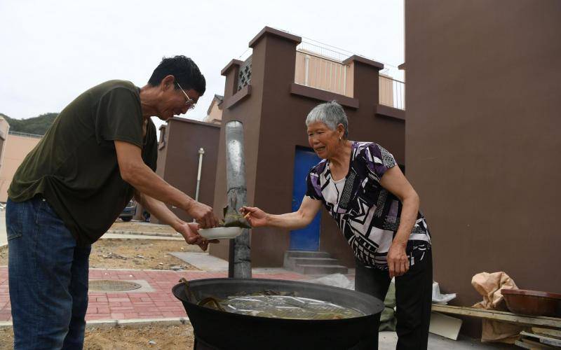 阜平“大工地” 数十个安置小区同时建