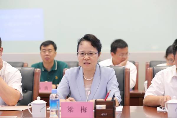 “不忘初心、牢记使命”主题教育：最高人民法院第一巡回法庭到宁铁中院
开展“不忘初心、牢记使命”主题教育专题调研