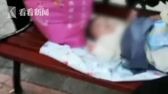 百天女婴被遗弃公园长椅 留下的纸条让人愤怒(图)