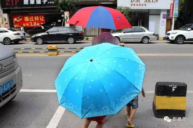 37℃！高温橙色预警下的东莞街拍