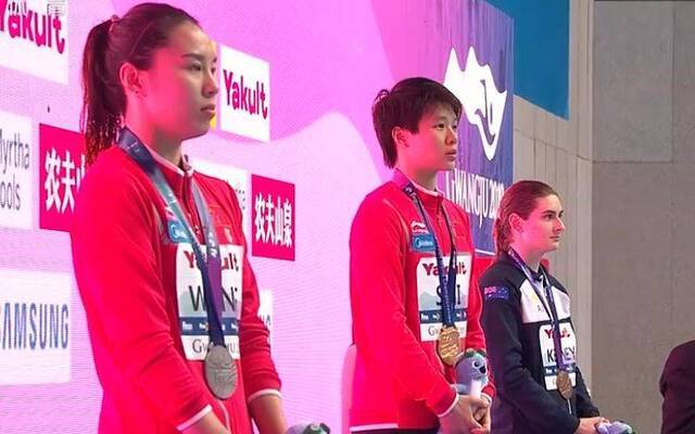 施廷懋吃止疼药上场，中国跳水队女子3米板10连冠