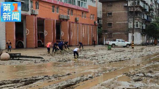 陕西连发暴雨预警：汉中遭遇城市内涝 路毁桥榻