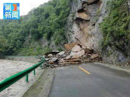 陕西连发暴雨预警：汉中遭遇城市内涝 路毁桥榻