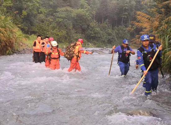 江西靖安山洪致4驴友死亡 村民曾劝驴友不要上山