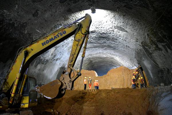 我国在富水大断面黄土隧道修建技术方面取得突破-国务院国有资产监督管理委员会