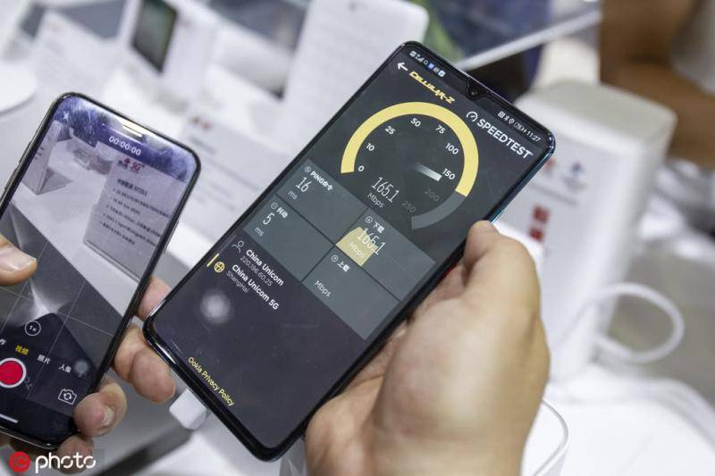 6月26日，上海MWC2019世界移动通信大会，中国联通5G展台的5G手机网速测试@IC Photo