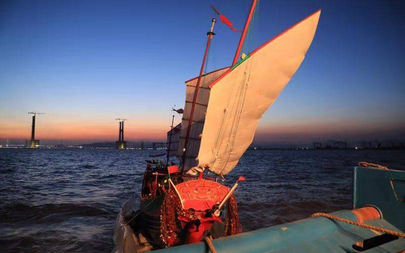 台州大暑要“送大暑船” “神仙”随船入海