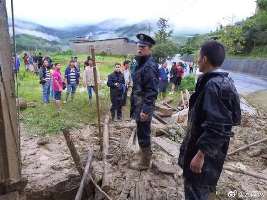 云南金平县暴雨引发山体滑坡 已致3人遇难