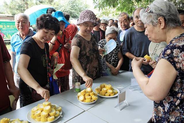 “太好吃了！”鲜食玉米进社区