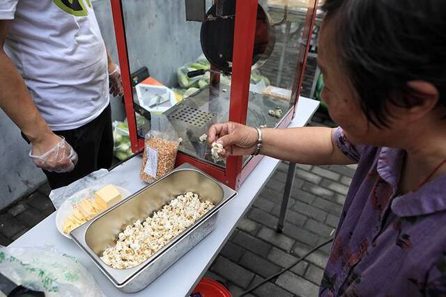 “太好吃了！”鲜食玉米进社区