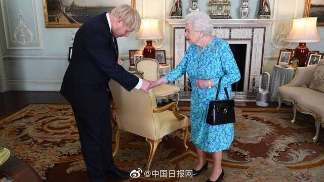 约翰逊与女王会面 正式成为英国首相(图)