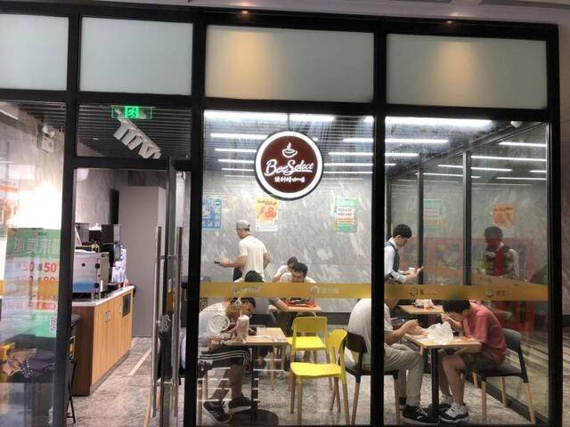 单身白领就餐首选便利店，便利蜂成“小企业食堂”