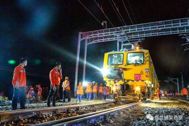 “中国速度”又刷屏了 5小时让铁路搬家(图)