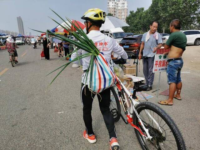 采风丨生蚝十元四斤这个海边大集有点“横”