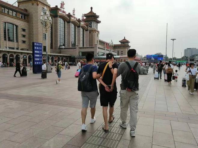 北京铁警严厉打击违法活动不手软 暑运破获治安案件60起47人被拘