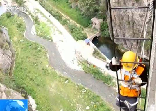 高温下的坚守 高铁线路验收工 高温炙烤“验”不停