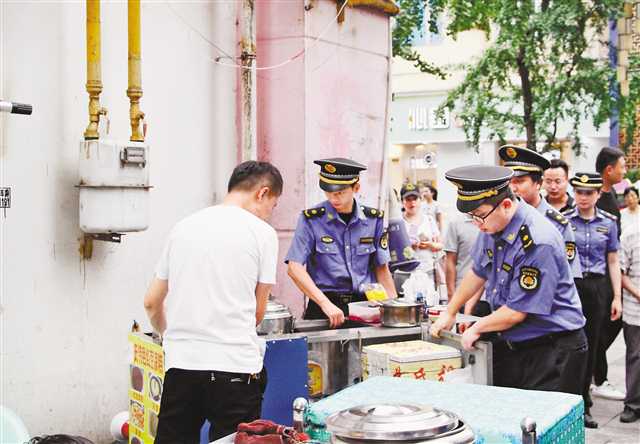 整治“脏乱差” 还居民洁净环境